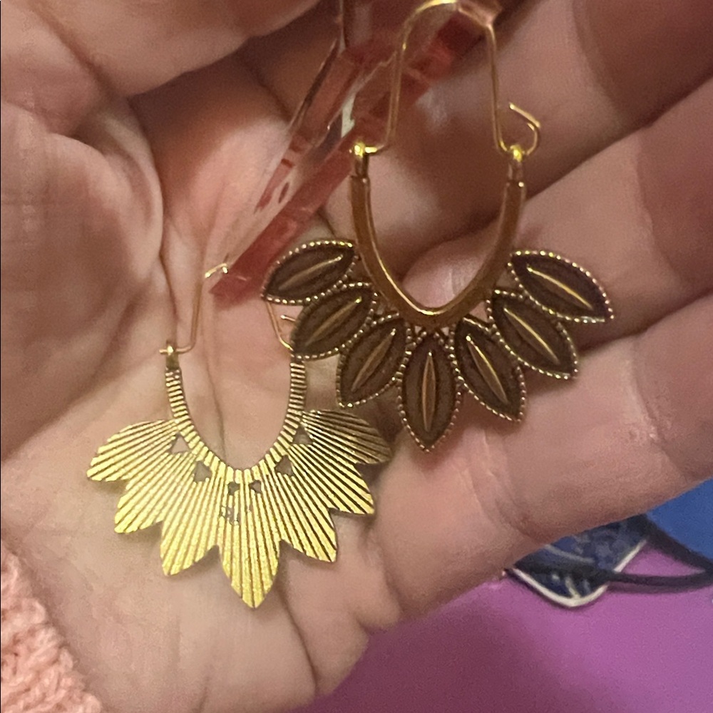 Chic Gold Leaf Drop Earrings